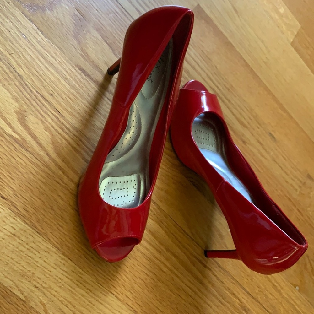 Women’s red heels